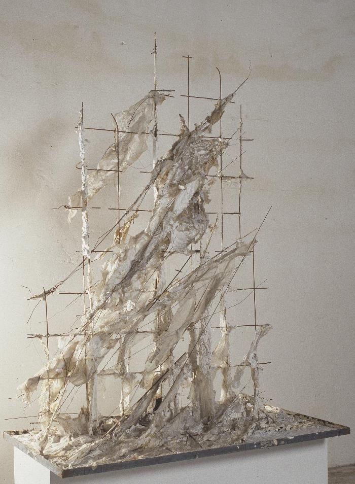 Vaisseau ivre blanc The drunken white boat, 2000, iron, Japanese paper, plaster, 2 x1,10m. 